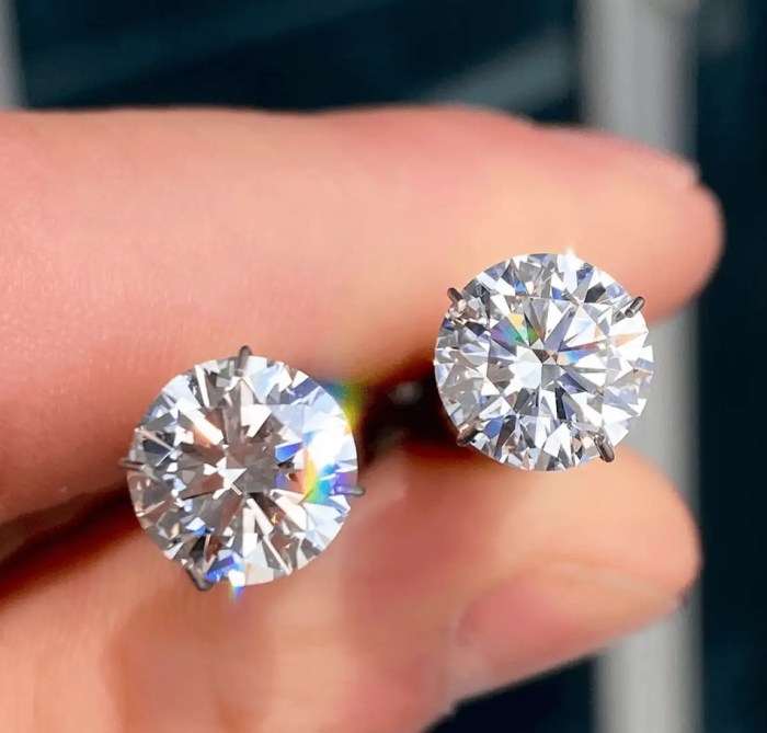 Moissanite vs diamond