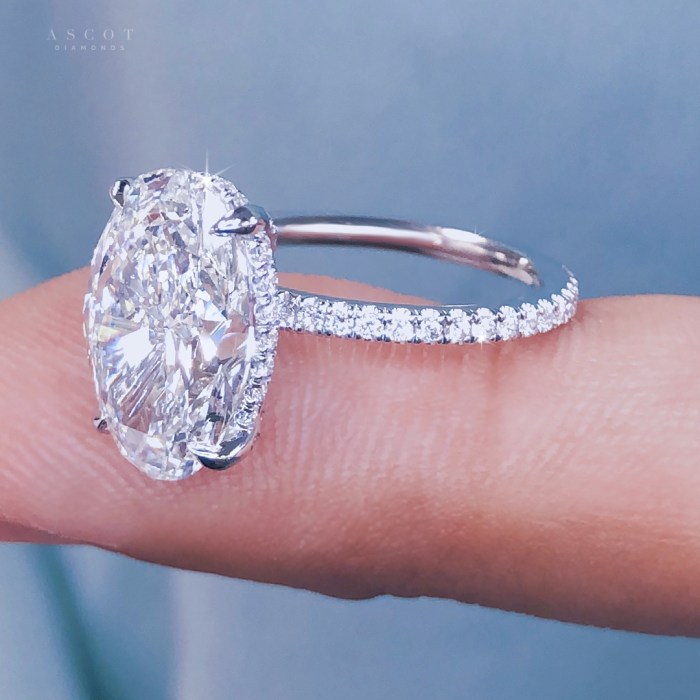 Oval diamond engagement ring